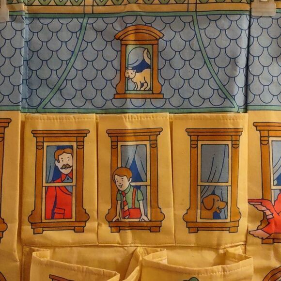 Wrapping paper hanging holder, 5 short pockets, 2 long pockets perfect condition - Picture 4 of 7